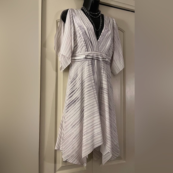 NWT - Halston Heritage Dress 100% Silk / Stunning - Picture 2 of 16